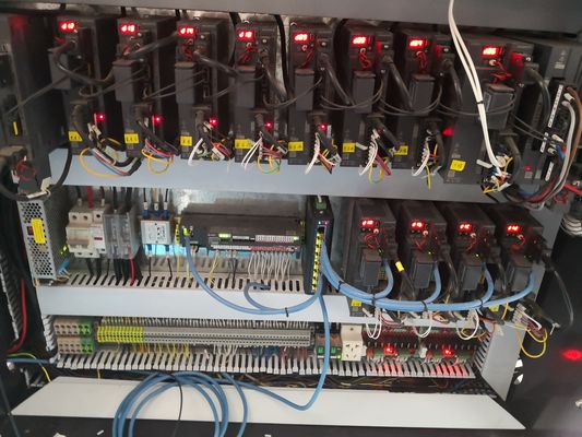 Αυτόματο έξυπνο συσκευάζοντας άκαμπτο κιβώτιο που κατασκευάζει το τυλίγοντας σύστημα τηλεφωνικών κιβωτίων κατασκευαστών κουτιών από χαρτόνι μηχανών