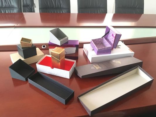 Πλήρως αυτόματη μηχανή κολλήματος γωνίας τροφοδοσίας υψηλής ακρίβειας