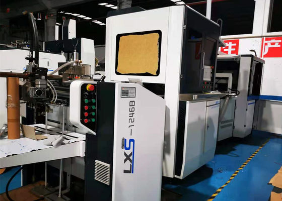 Μηχανή του LS 450 S. Box Positioning που χρησιμοποιείται για να κολλήσει το εσωτερικό κιβώτιο σε χαρτί για να κάνει το κινητό τηλεφωνικό κιβώτιο.
