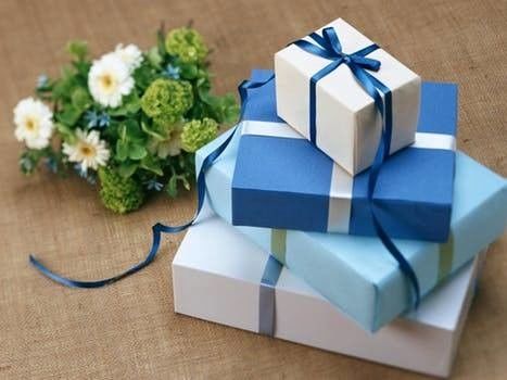 Κολλώντας μηχανή γωνιών κιβωτίων δώρων με την ταχύτητα 70pcs ανά λεπτό για το κουτί από χαρτόνι που κατασκευάζει τη μηχανή